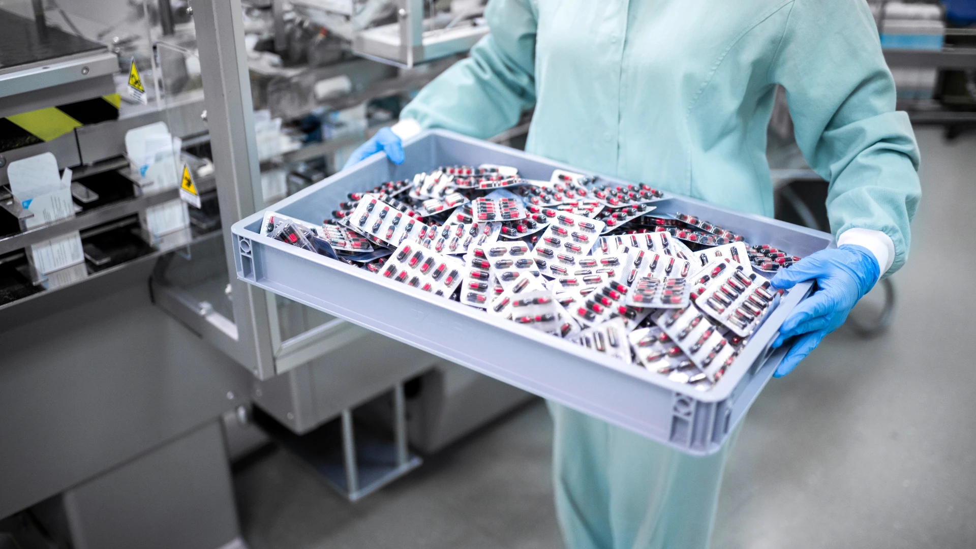 optimisation of pharma logistics, reefer van, refrigerated box truck, refrigerated cargo van, pharma delivery, shipping of pharmaceuticals