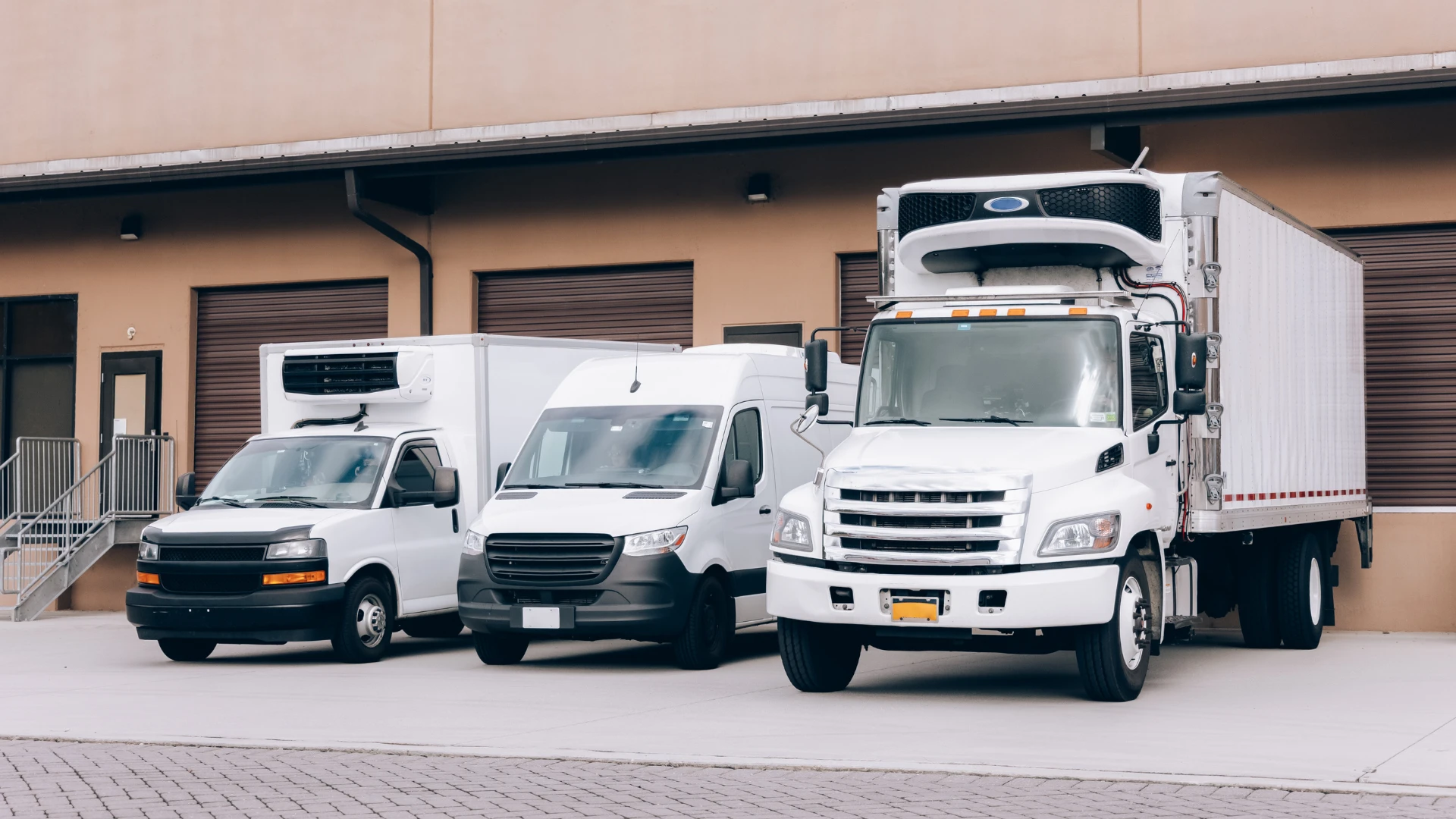 refrigerated small truck, reefer, reefer van. refrigerated box truck, refrigerated straight truck
